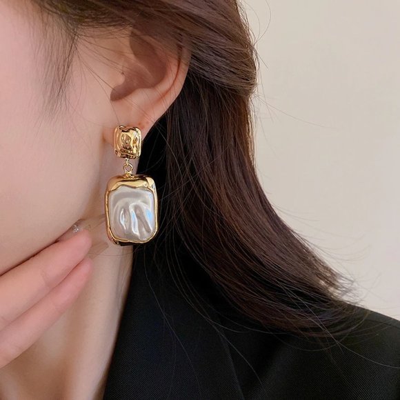 Luxury Metal Inlaid Pearl Imitation Pendant Earrings - Picture 6 of 6